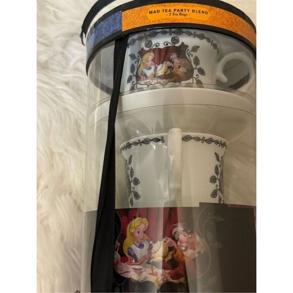 Disney Parks "On the path to Wonderland" Tea Cup and Saucer Alice In Wonderland - Picture 4 of 6